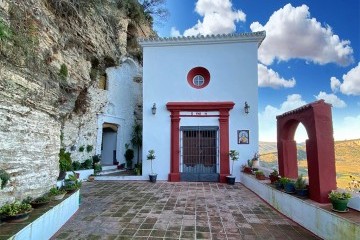 Ermita rupestre de la Virgen de la Cabeza en Ronda