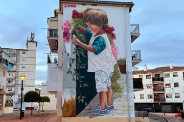 Mural Golondrina del jarídn en Ronda
